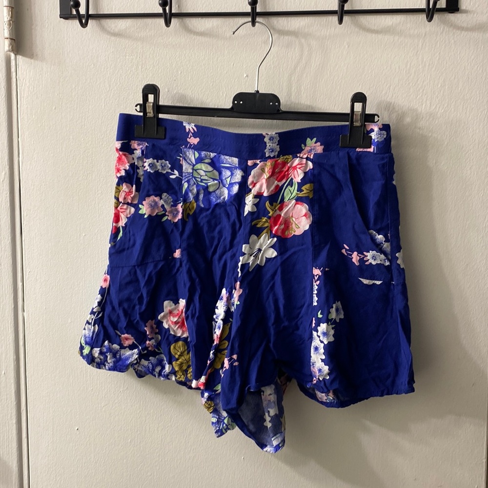 Tex brand flow shorts with pockets